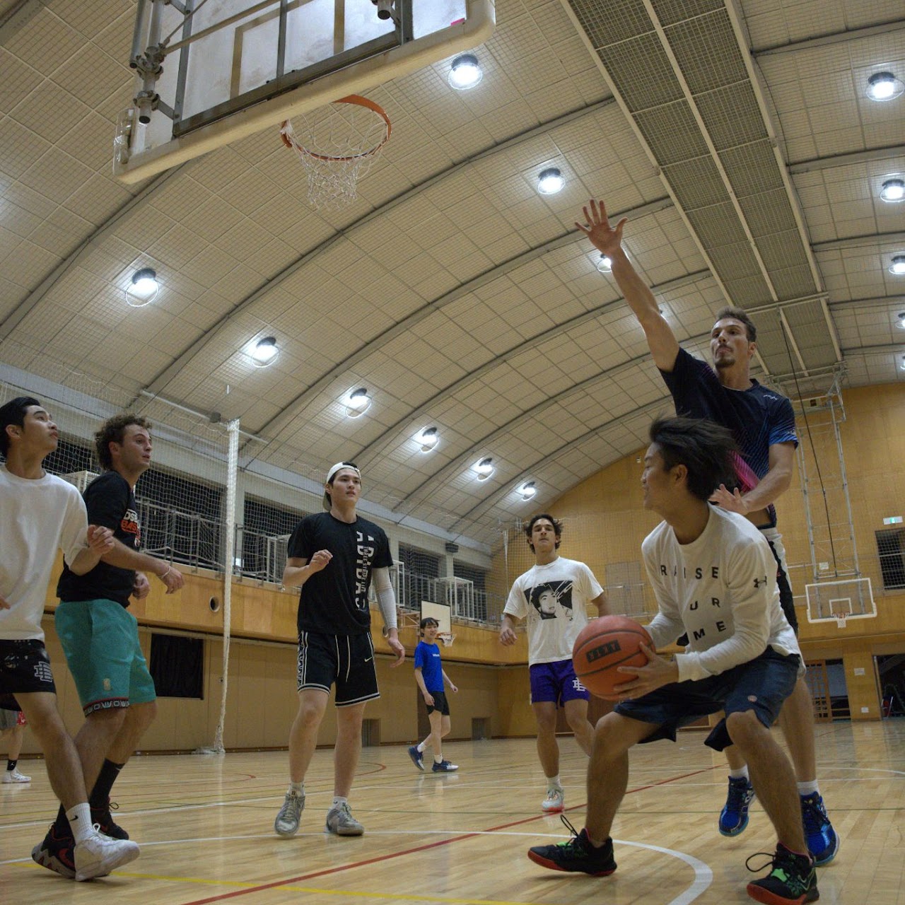 Japanese and international students playing together